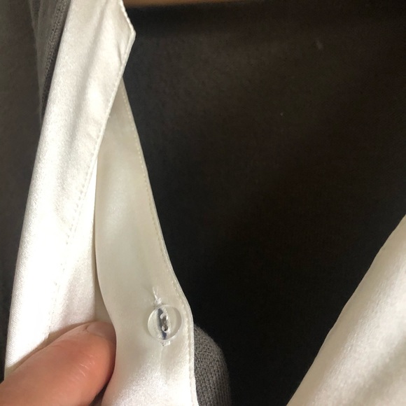 Basler cardigan with removable silk bib. - Picture 6 of 10